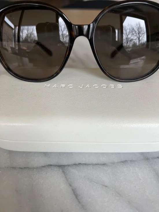 Authentic Marc Jacob’s Sunglasses - Picture 4 of 6